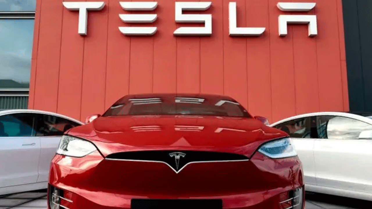 Tesla dilenmeye başladı