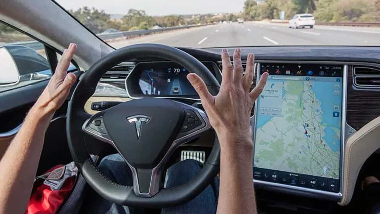 Foto - Tesla otopilotu standart paketten çıkardı! İnsanları inek gibi sağacaklar