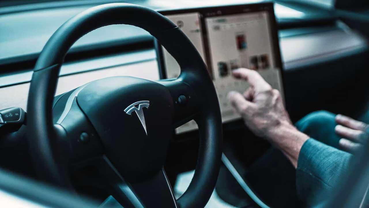 Foto - Tesla otopilotu standart paketten çıkardı! İnsanları inek gibi sağacaklar