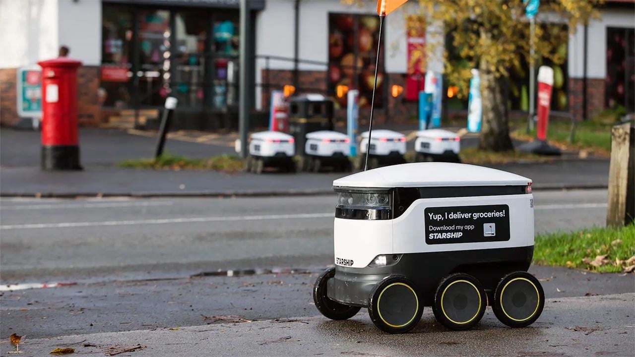 Foto - Teslimat robotları yaygınlaştı! İnsan ve robot arasında ilk dalaş başladı