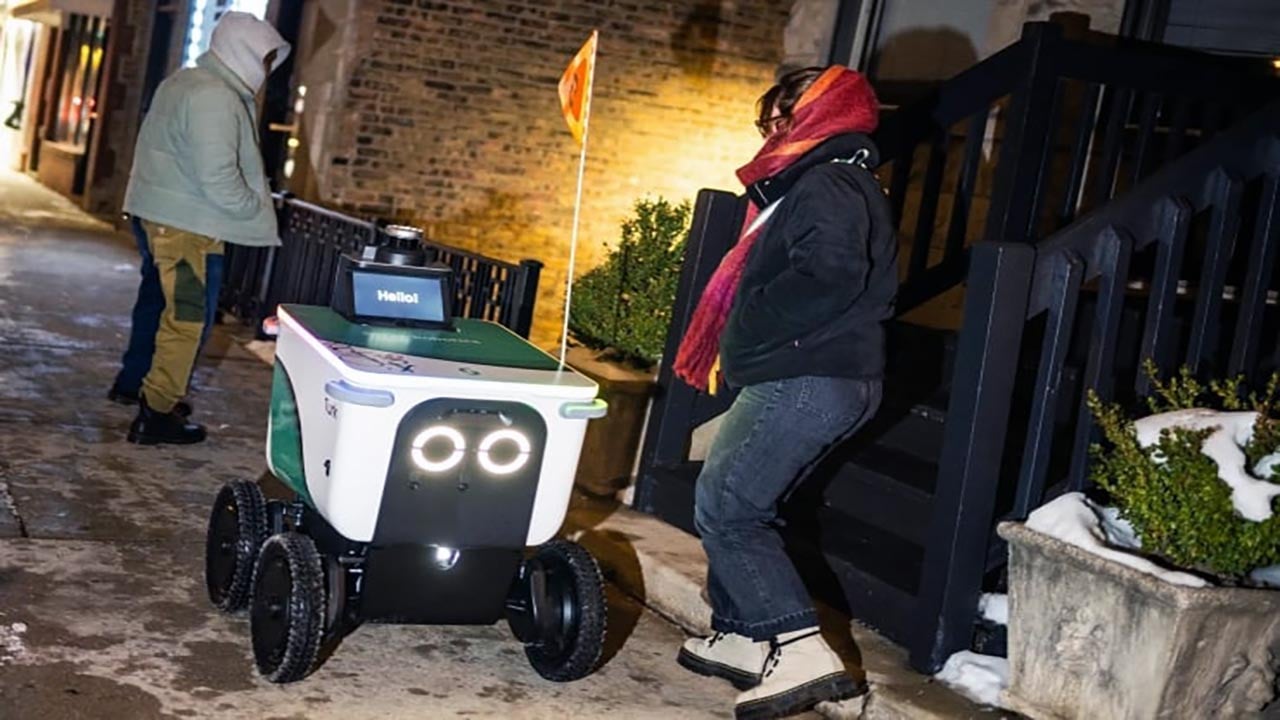 Foto - Teslimat robotları yaygınlaştı! İnsan ve robot arasında ilk dalaş başladı