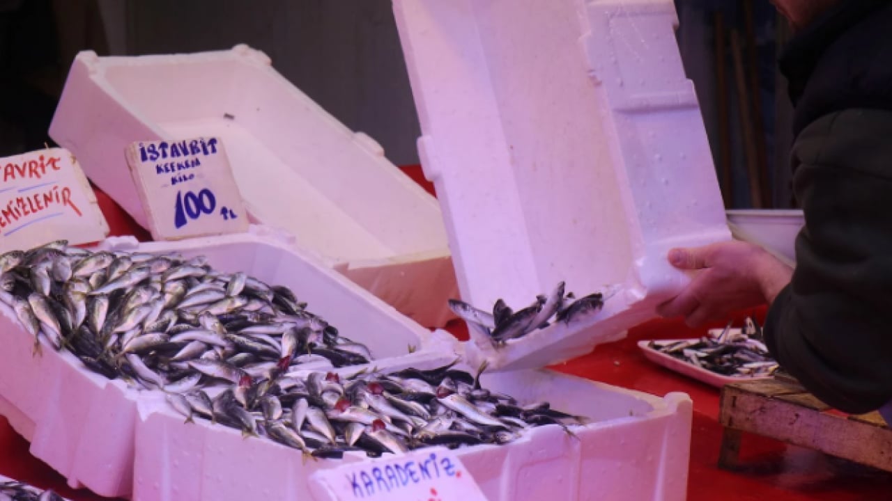 Foto - Tezgahlar doldu taştı! Balık fiyatları vatandaşları mutlu etti