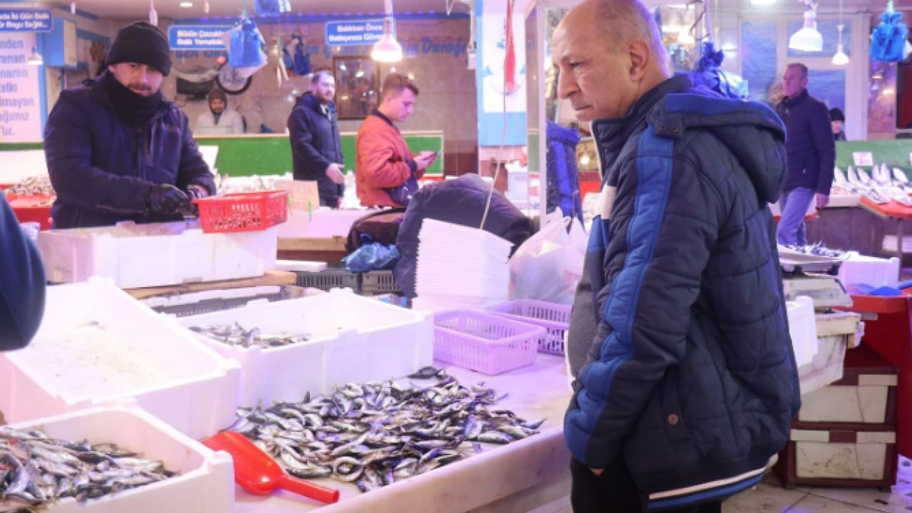 Foto - Tezgahlar doldu taştı! Balık fiyatları vatandaşları mutlu etti