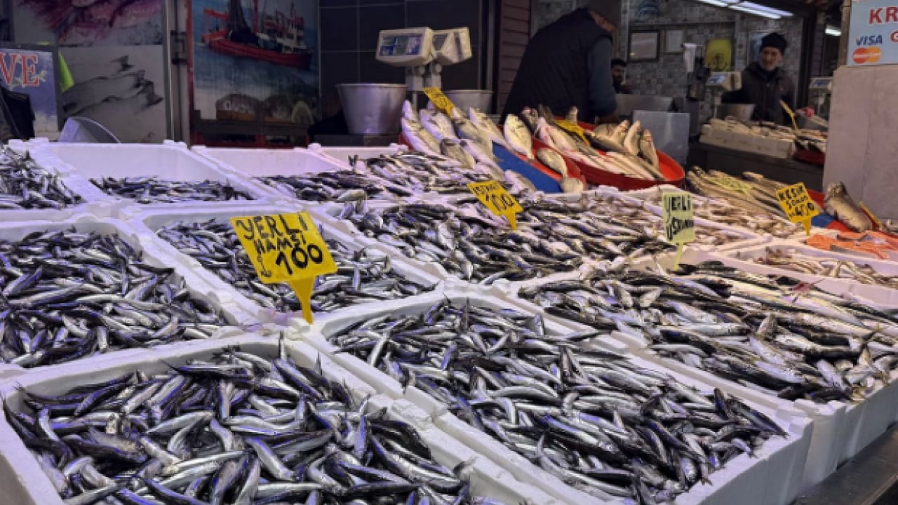 Foto - Tezgahlar doldu taştı! Hamsinin fiyatı yüzleri güldürdü