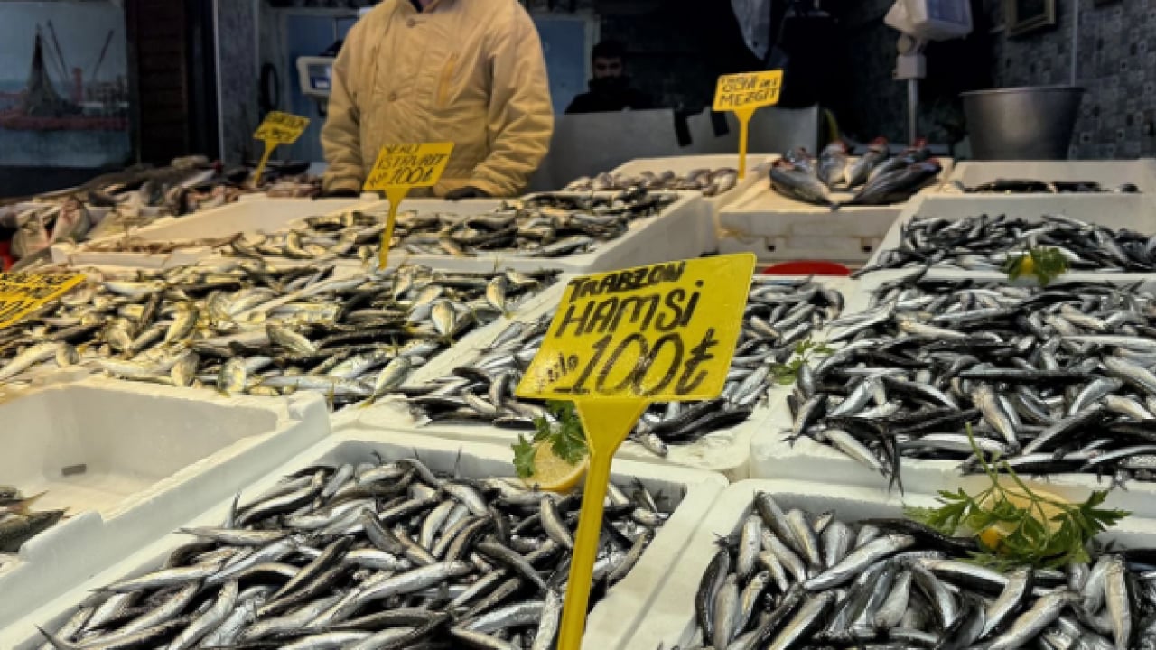 Foto - Tezgahlar doldu taştı! Hamsinin fiyatı yüzleri güldürdü