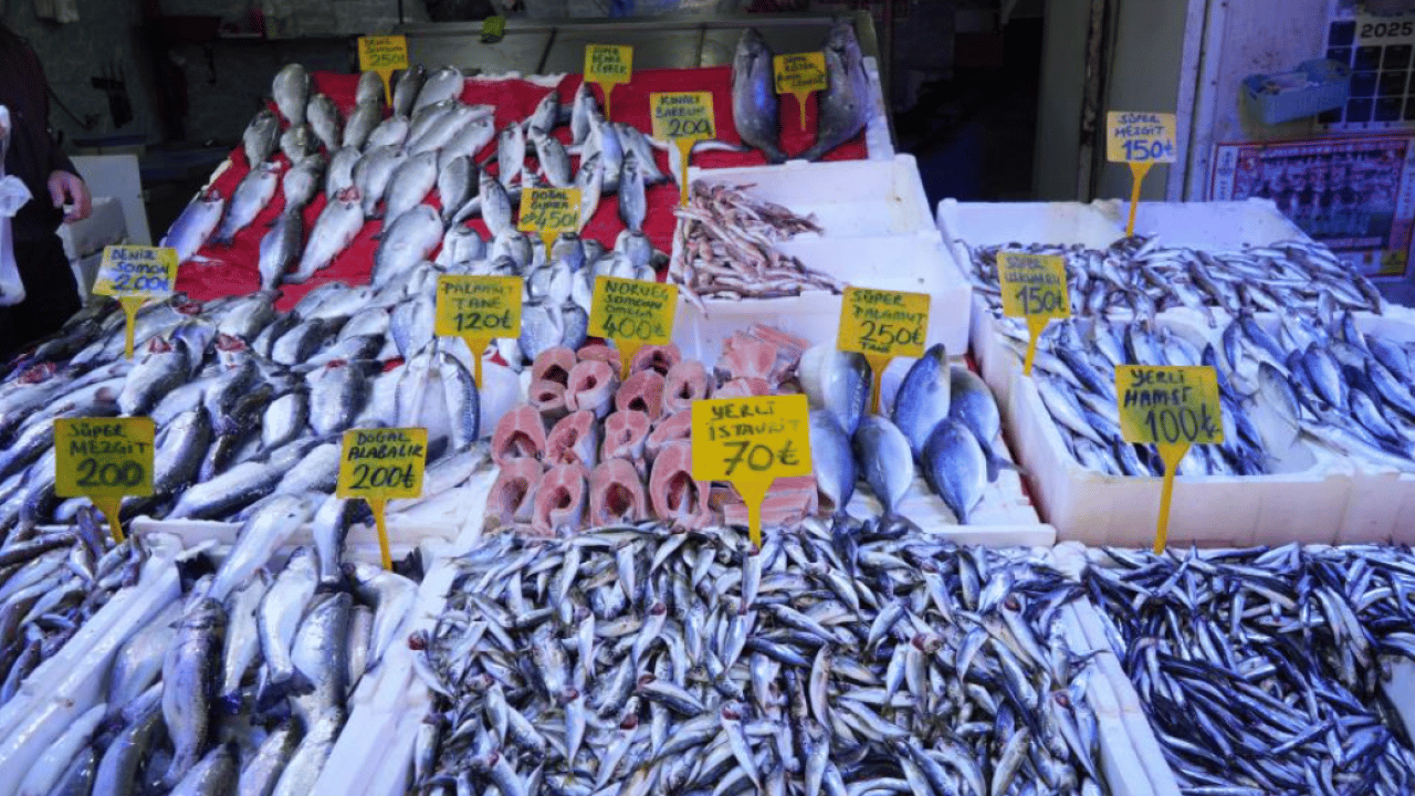 Foto - Tezgahlar şenlendi! Sezon sonu istavritin kilosu 70 TL'ye düştü