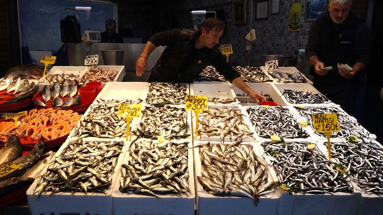 Foto - Tezgahlarda balık bolluğu! Hamsi fiyatı düşüşe geçti