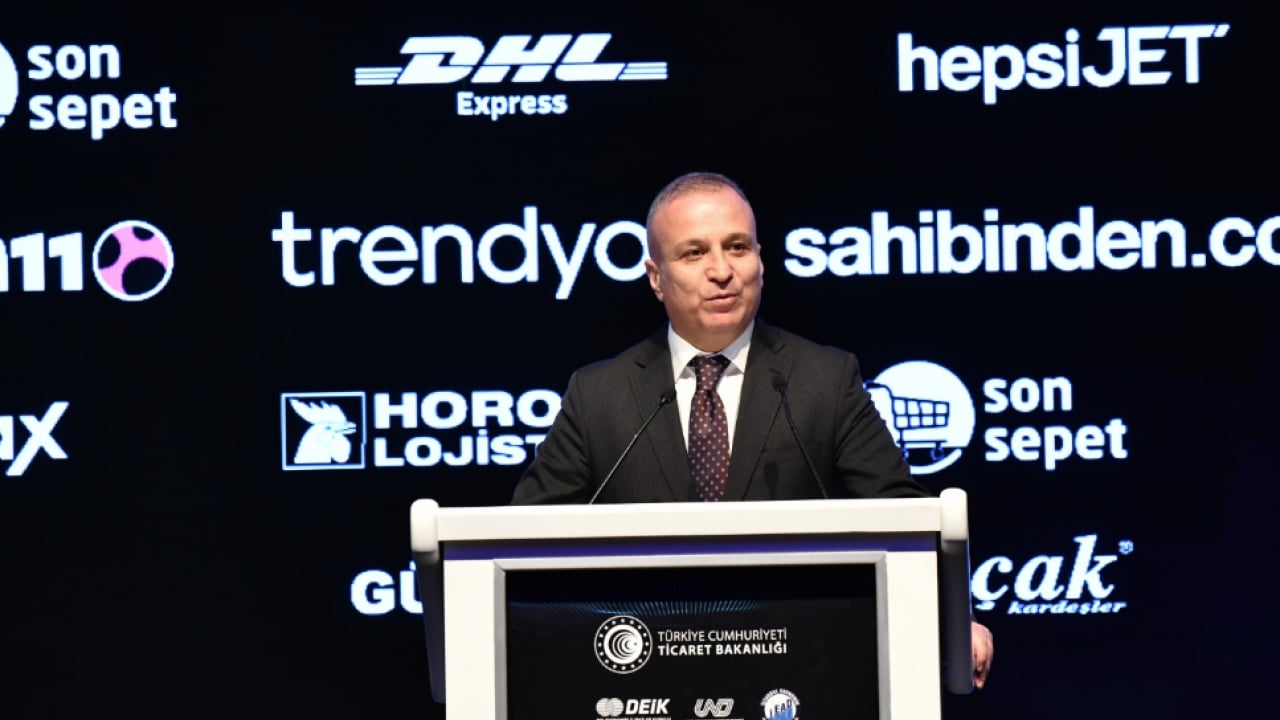 Foto - Ticaret Bakanı Ömer Bolat: Türk TIR şoförlerinin Körfez’de transit Suudi vizesi alarak seyahat etmeleri mümkün hale geldi