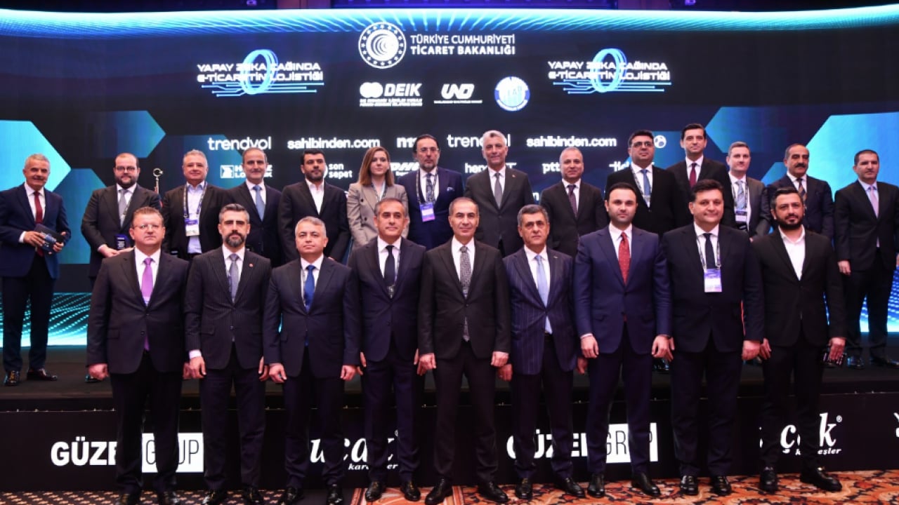 Foto - Ticaret Bakanı Ömer Bolat: Türk TIR şoförlerinin Körfez’de transit Suudi vizesi alarak seyahat etmeleri mümkün hale geldi