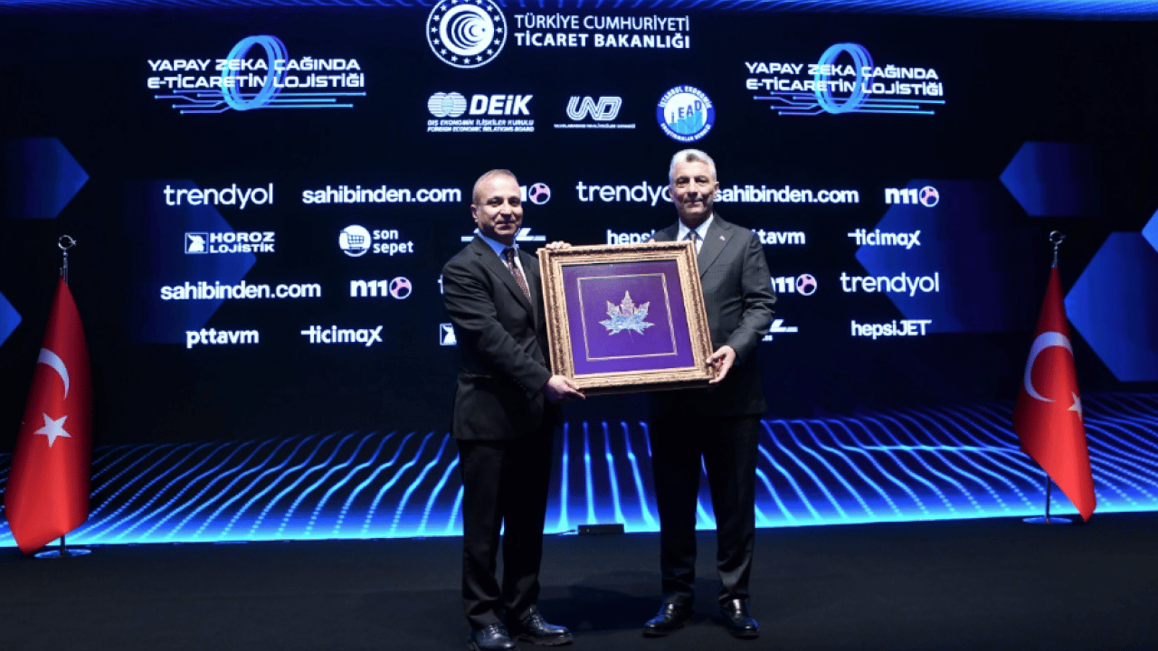 Foto - Ticaret Bakanı Ömer Bolat: Türk TIR şoförlerinin Körfez’de transit Suudi vizesi alarak seyahat etmeleri mümkün hale geldi