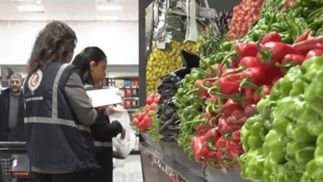 Foto - Ticaret Bakanlığı göz açtırmıyor! Bayram öncesi marketlerde hile denetimi