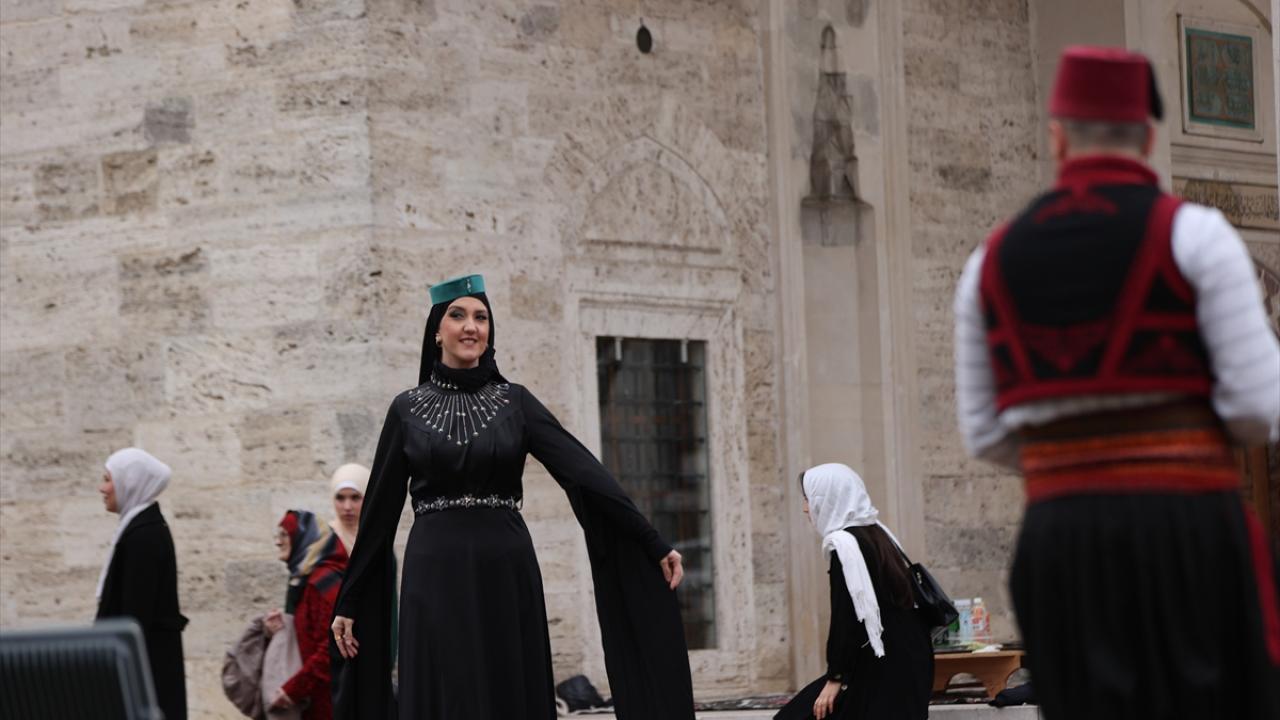 Foto - TİKA desteğiyle onarılmıştı! Bosna Hersek'teki tarihi Ferhadiye Camisi'nde geleneksel iftar sofrası kuruldu