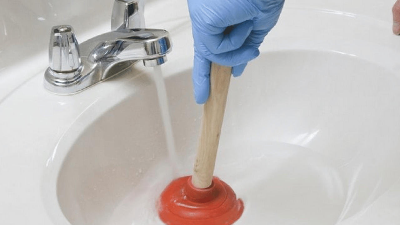 Tıkanan lavaboları açmak için hızlı ve ucuz yöntem: Tıkanıklığını gidermenin yolları! Sorunu çözüyor