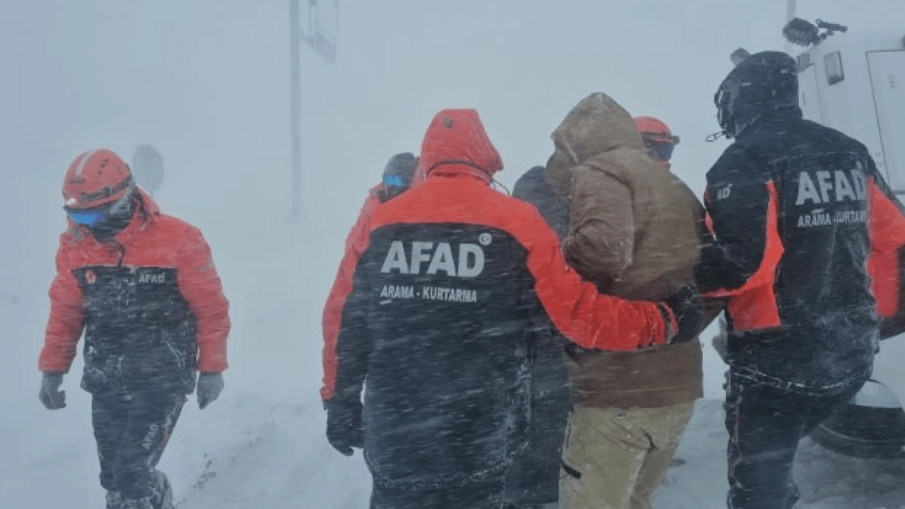 Foto - Tipi hayatı durdurdu! Mahsur kalan vatandaşlara AFAD yetişti