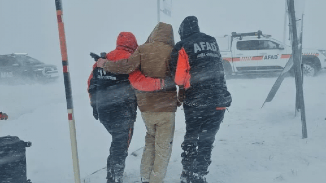 Foto - Tipi hayatı durdurdu! Mahsur kalan vatandaşlara AFAD yetişti