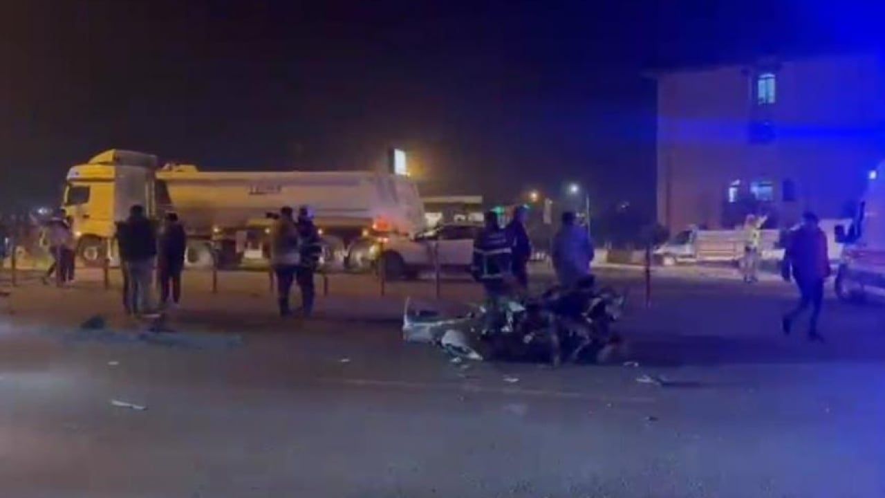 Foto - TIR ile çarpışan Tofaş ikiye ayrılmıştı! Kazadan sağ kurtulan sürücüden acı haber geldi