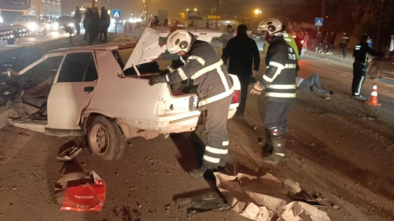 Foto - TIR ile çarpışan Tofaş ikiye ayrılmıştı! Kazadan sağ kurtulan sürücüden acı haber geldi