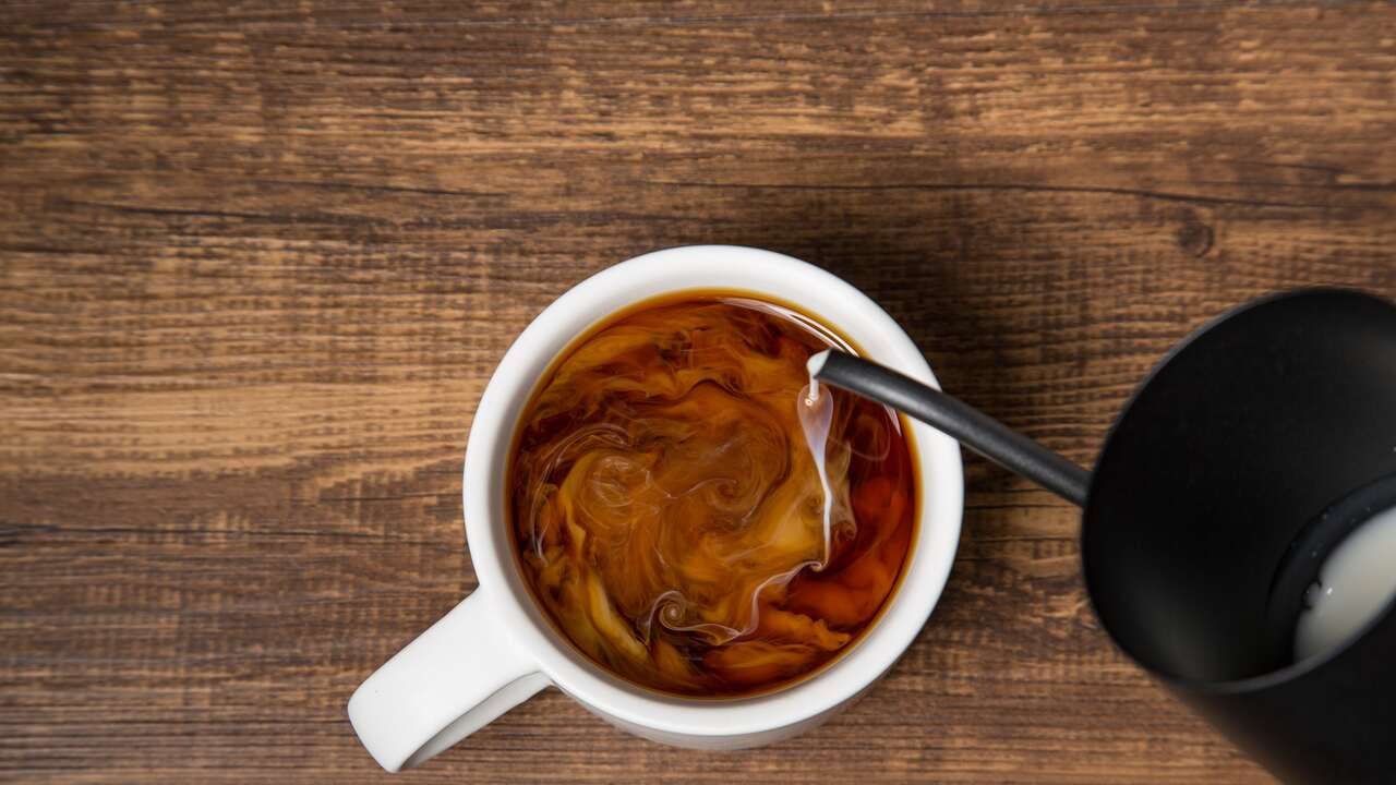 Foto - Tiryakilere mesaj: Türk kahvesi için İdeal süt köpüğü nasıl olur? Gören vatandaşlar biz yapalım diyor