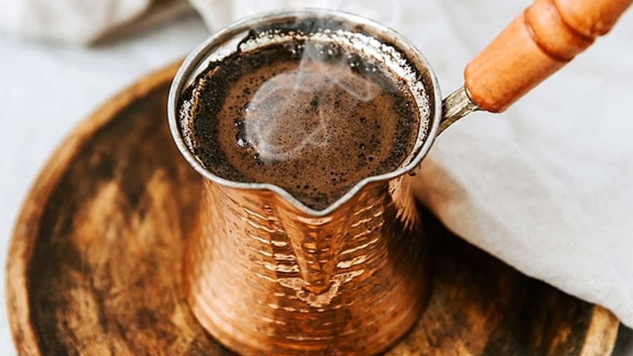 Foto - Tiryakilere mesaj: Türk kahvesi için İdeal süt köpüğü nasıl olur? Gören vatandaşlar biz yapalım diyor