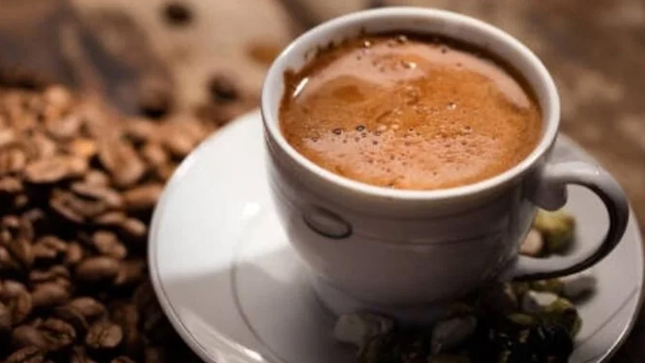 Foto - Tiryakilere mesaj: Türk kahvesi için İdeal süt köpüğü nasıl olur? Gören vatandaşlar biz yapalım diyor