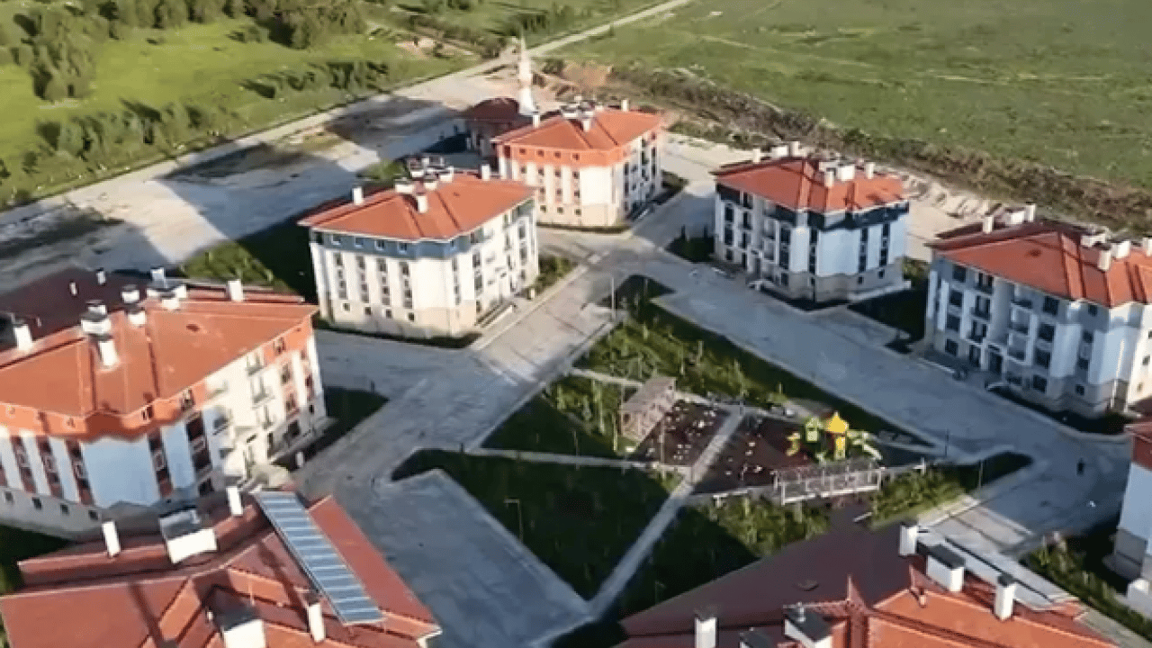 Foto - TOKİ devasa listeyi duyurdu! 500 bin konut projesinde evlerin konumu belli oldu!