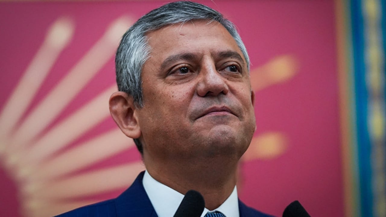Foto - "Topluca size katılalım, sonra partinin yönetimini bize verin" iddiaları sonrası dikkat çeken gelişme! DSP lideri Aksakal, Özgür Özel’in resmen feleğini şaşırttı