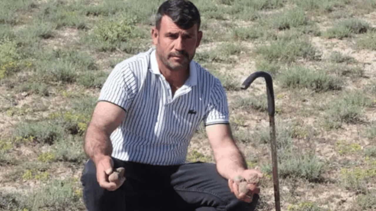 Foto - Toprağın altındaki serveti eliyle koymuş gibi buluyor! Kazancıyla ev, araba ve arsa aldı