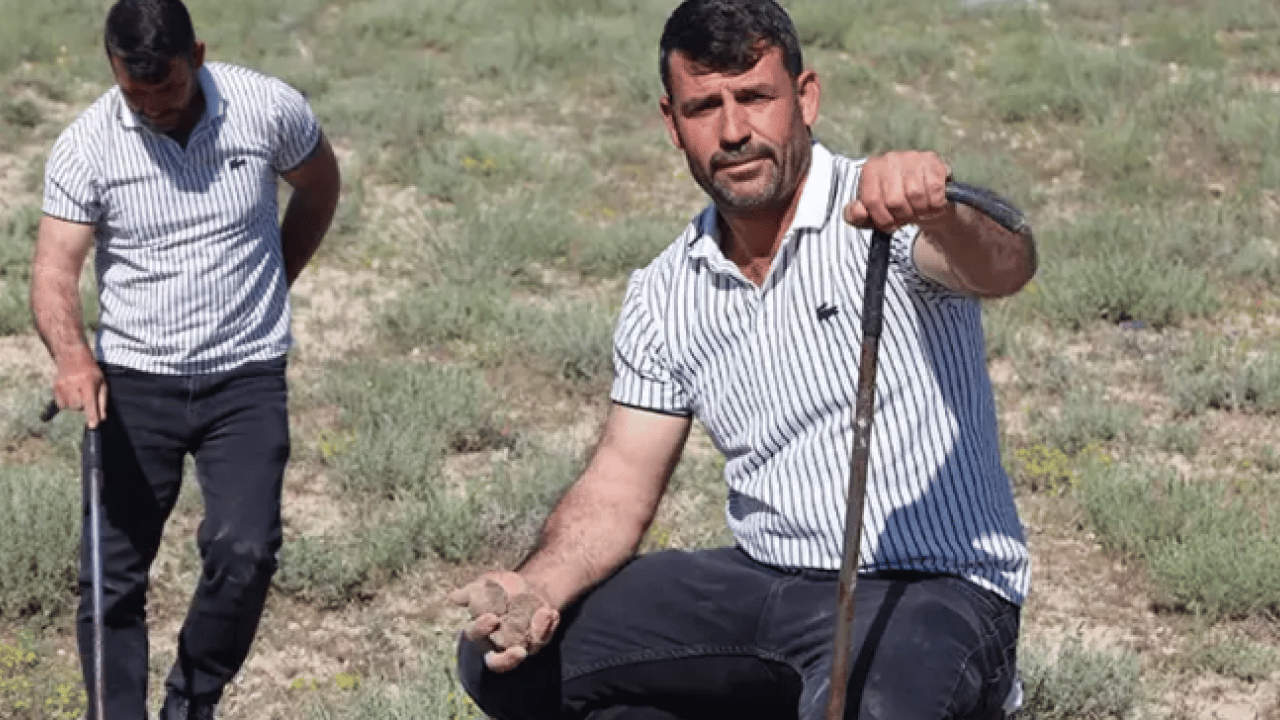 Foto - Toprağın altındaki serveti eliyle koymuş gibi buluyor! Kazancıyla ev, araba ve arsa aldı