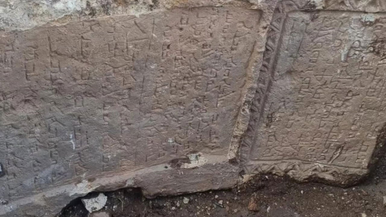 Foto - Toprağın altından tarih çıktı! Midyat’ta gizemli yazıtlar bulundu