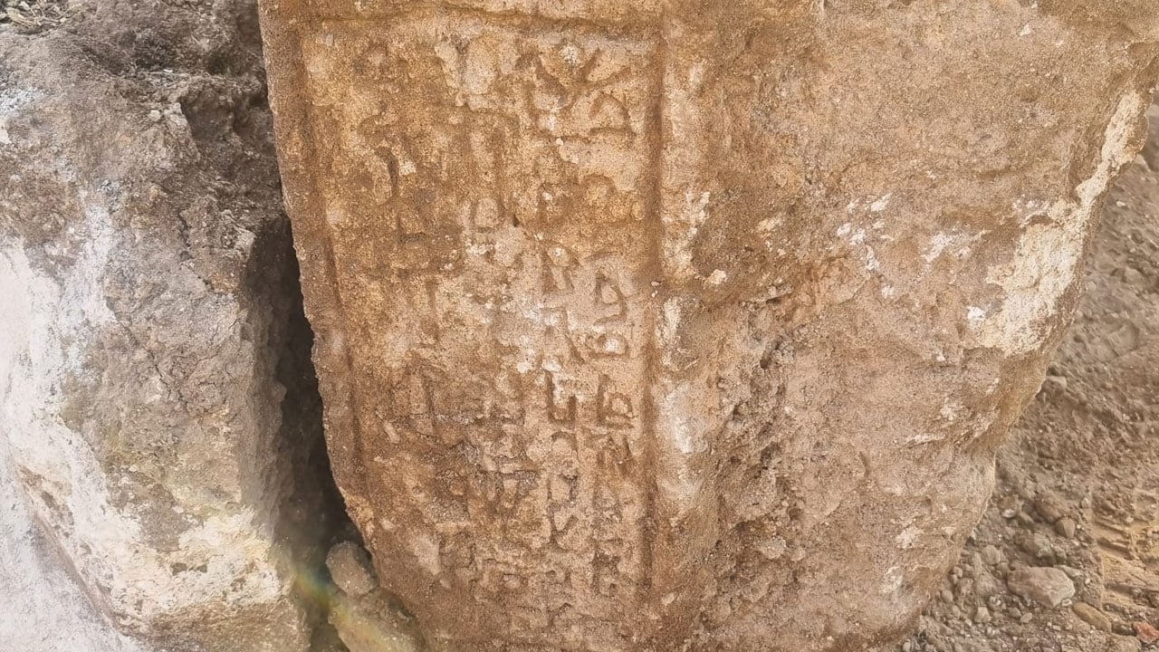 Foto - Toprağın altından tarih çıktı! Midyat’ta gizemli yazıtlar bulundu