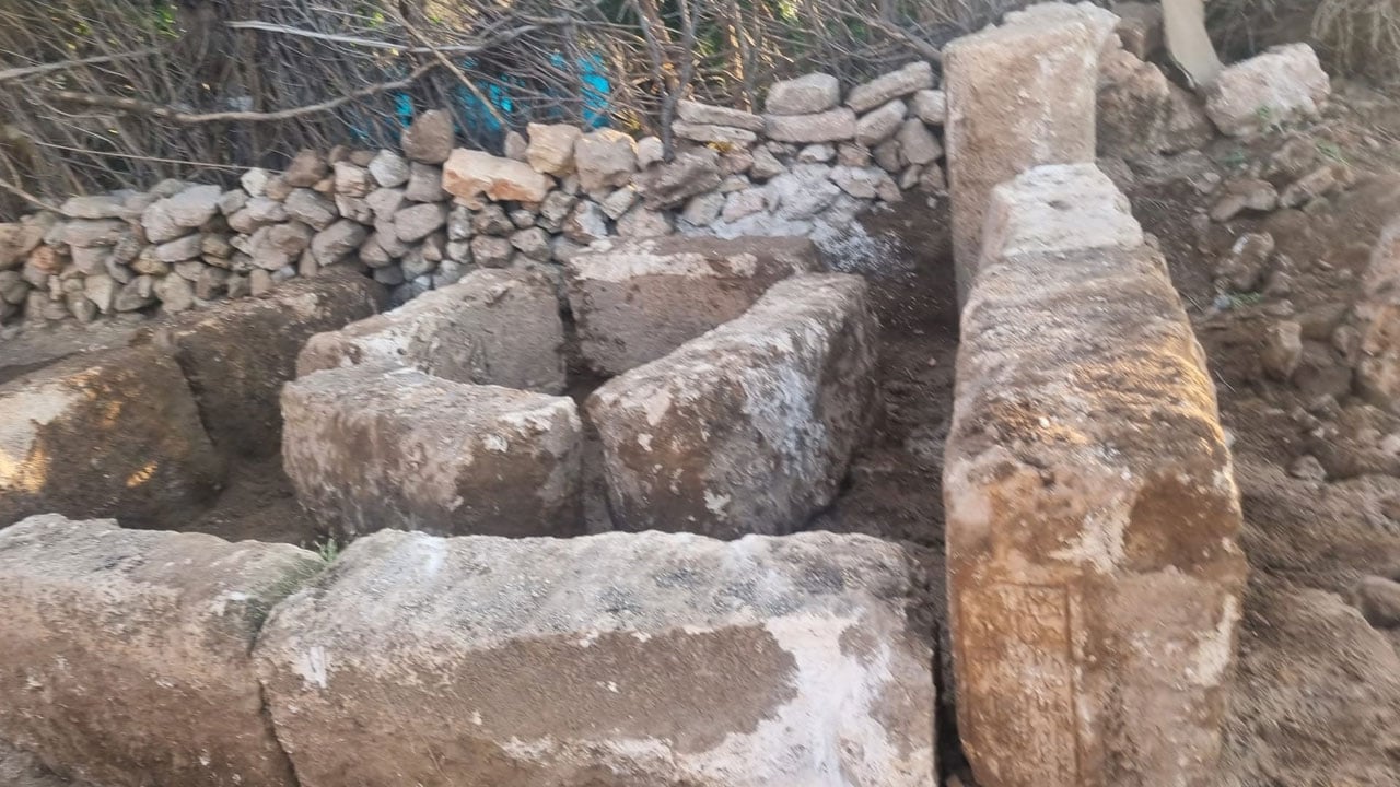 Foto - Toprağın altından tarih çıktı! Midyat’ta gizemli yazıtlar bulundu