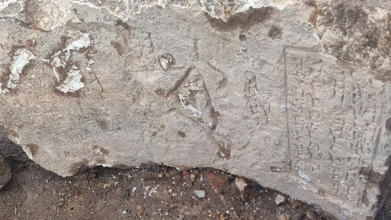 Foto - Toprağın altından tarih çıktı! Midyat’ta gizemli yazıtlar bulundu