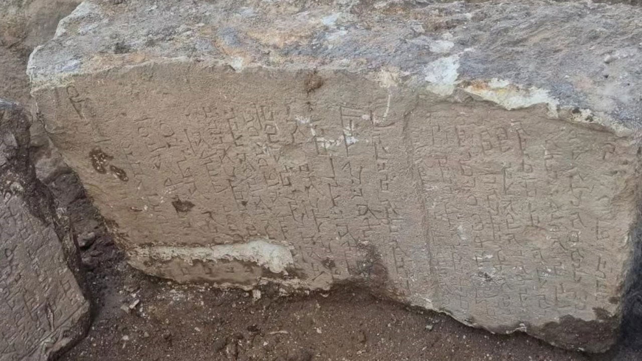 Foto - Toprağın altından tarih çıktı! Midyat’ta gizemli yazıtlar bulundu