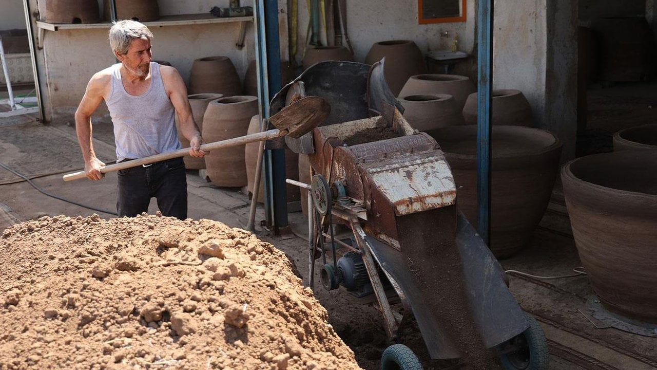 Toprak, saman ve keçi kılıyla yapıyor, 18 yıla kadar dayanıyor: Fiyatı 12 bin TL ama kapısında kuyruk var