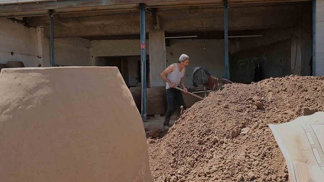 Foto - Toprak, saman ve keçi kılıyla yapıyor, 18 yıla kadar dayanıyor: Fiyatı 12 bin TL ama kapısında kuyruk var