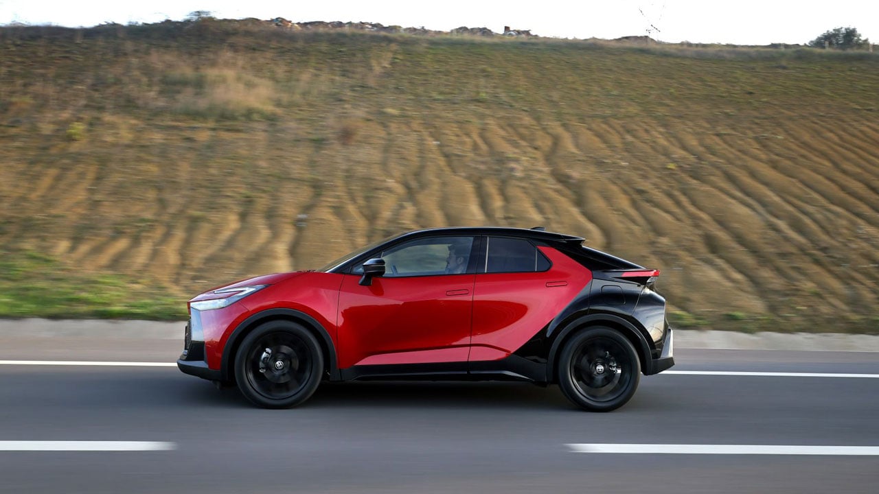 Foto - Toyota C-HR Hybrid GR SPORT sahnede! İşte Türkiye fiyatı