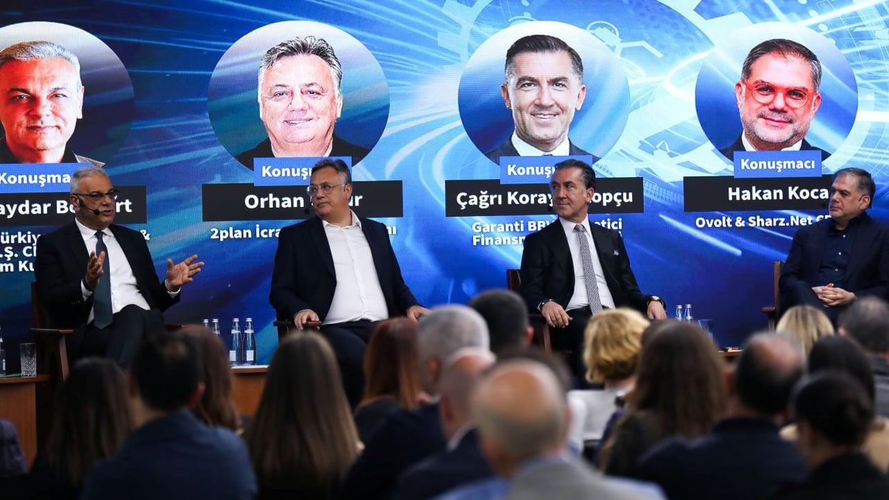 Toyota CEO’su Bozkurt: Otomotivde değişim elektrifikasyonla sınırlı değil! Elektrikli araçlar sadece 1 günde satılıyor!