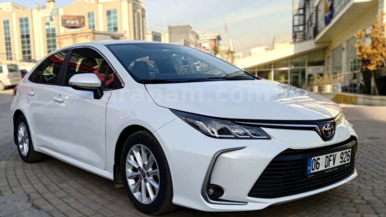Foto - Toyota gemileri yaktı: Corolla Sedan modelde büyük indirim!