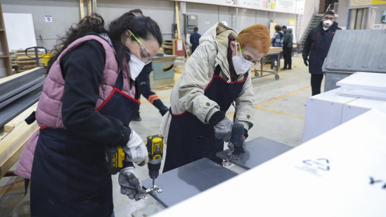 Foto - Tozlu atölyenin kadın ustası: Öğretmenliği bıraktı, marangoz oldu