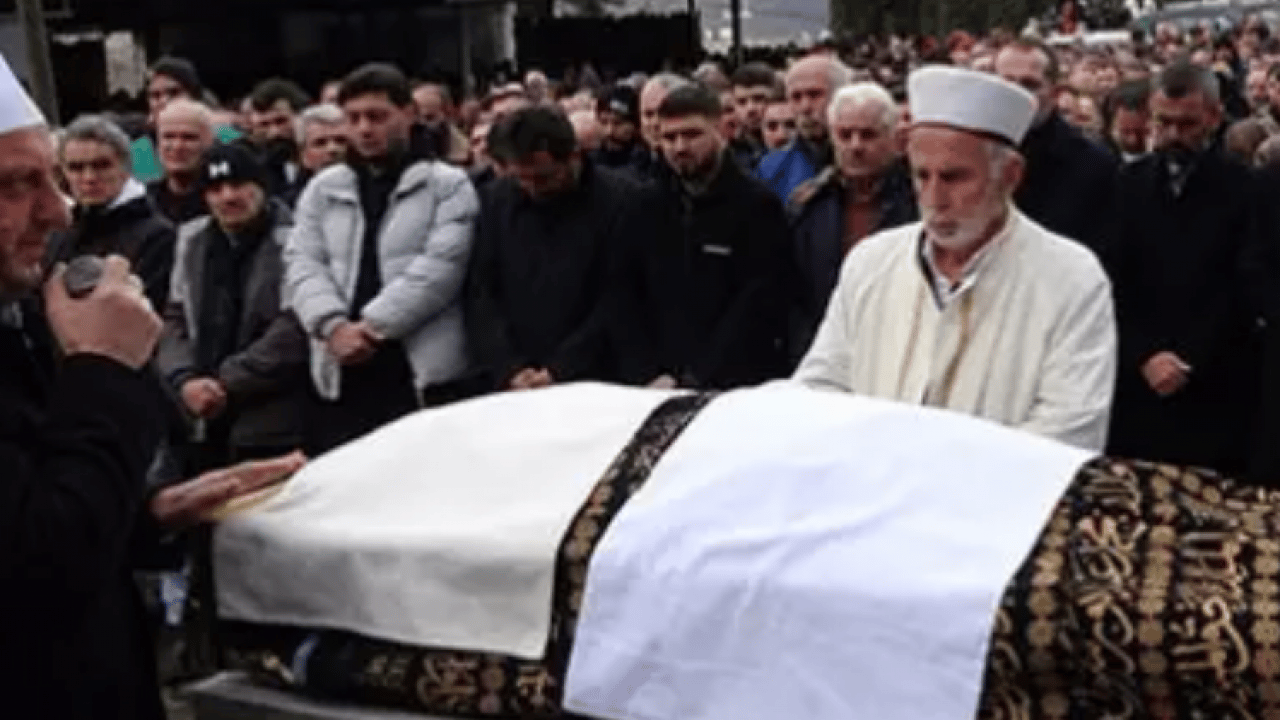 Foto - Trabzon'da esrarengiz ölüm: Saç ekimine gitti cenazesi geldi!