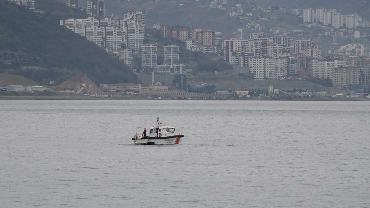 Trabzon'da korkulu bekleyiş! Sahilde eşyaları bulunan Enes Terzi için ekipler seferber oldu