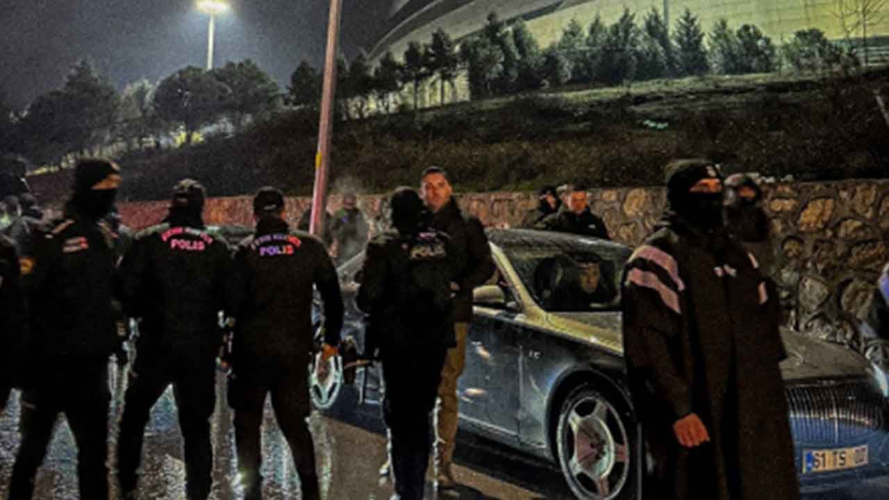 Foto - Trabzonspor Başkanı Ertuğrul Doğan'ın aracına saldırı: Hastaneye kaldırılanlar var