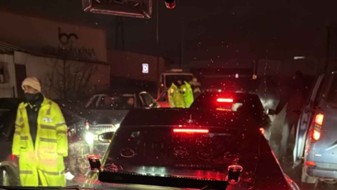 Foto - Trabzonspor Başkanı Ertuğrul Doğan'ın aracına saldırı: Hastaneye kaldırılanlar var