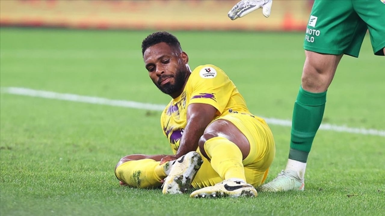 Foto - Trabzonspor-Eyüpspor maçında yürek burkan sakatlık! Futbolcular hüngür hüngür ağladı