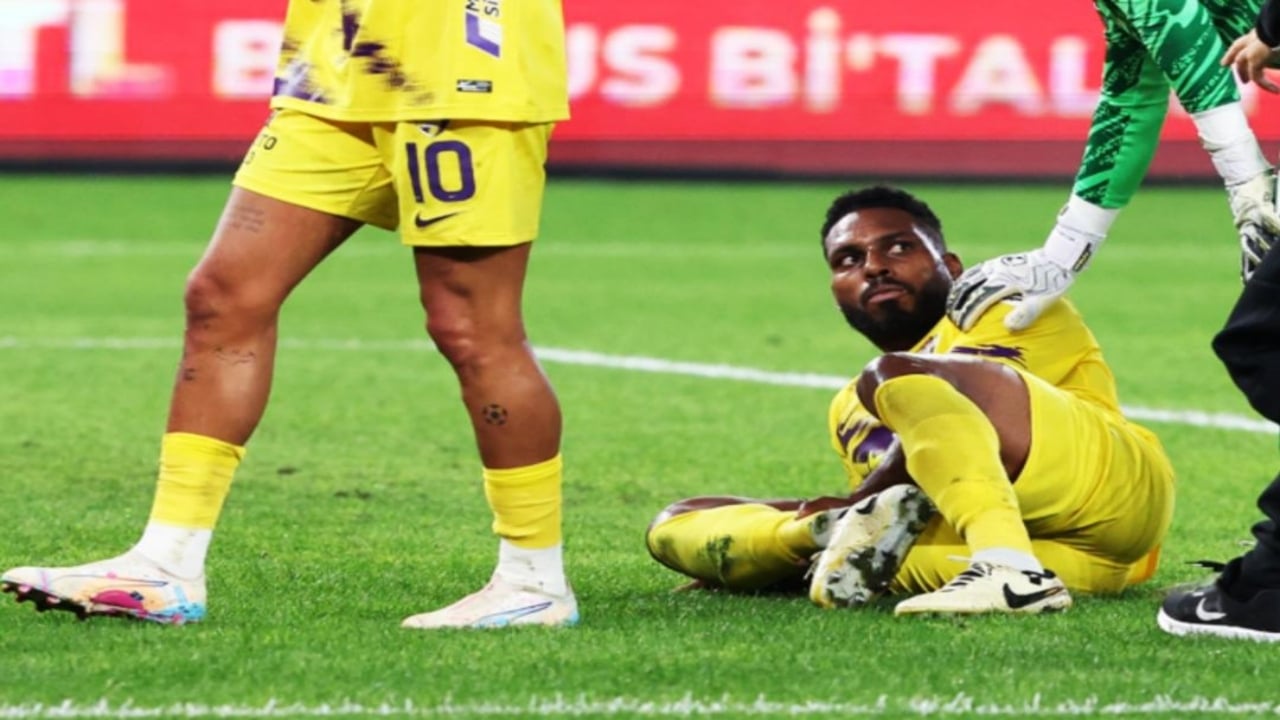 Foto - Trabzonspor-Eyüpspor maçında yürek burkan sakatlık! Futbolcular hüngür hüngür ağladı