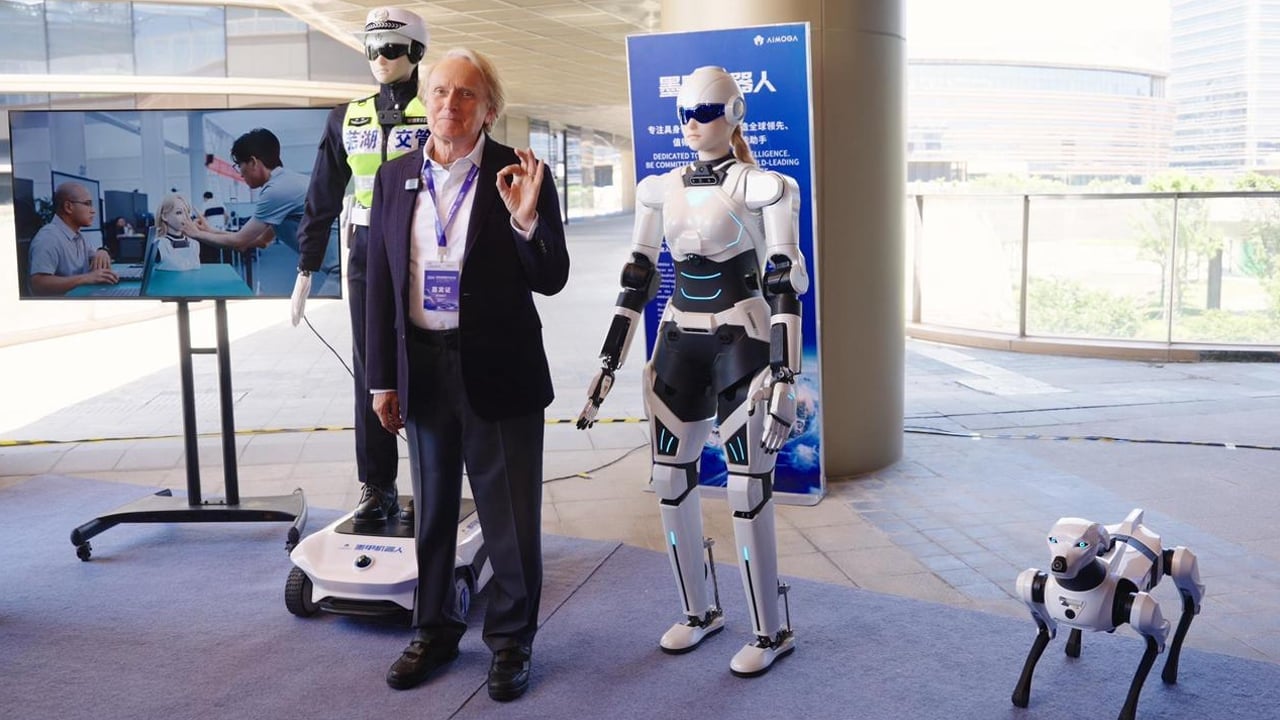 Foto - Trafiği robot polisler yönetmeye başladı! OMODA | JAECOO’dan teknoloji dünyasını şaşırtan tanıtım! 