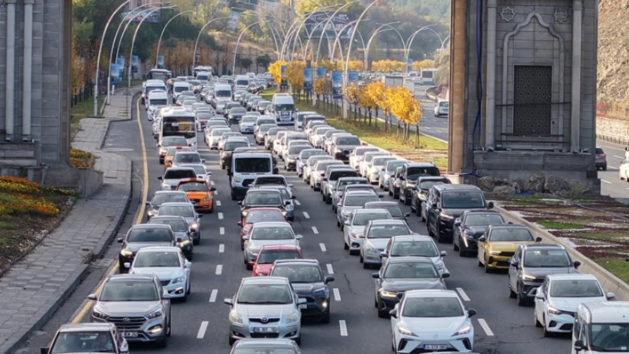 Foto - Trafiğin neden kilitlendiği ortaya çıktı: Yollardaki araç sayısı belli oldu!