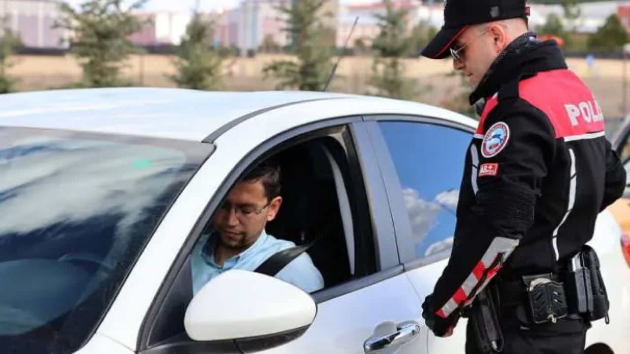 Foto - Trafik denetimleri arttı: Bu olmadan yola çıkana men cezası!