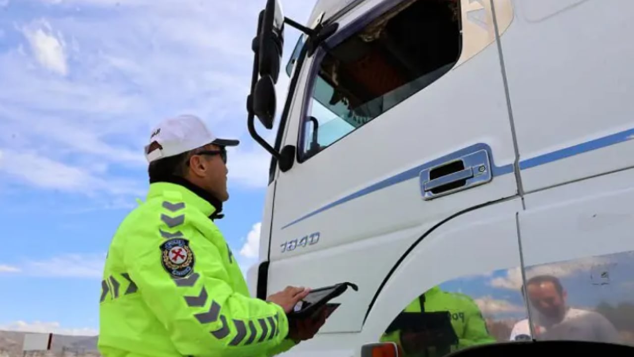 Foto - Trafik denetimleri arttı: Bu olmadan yola çıkana men cezası!