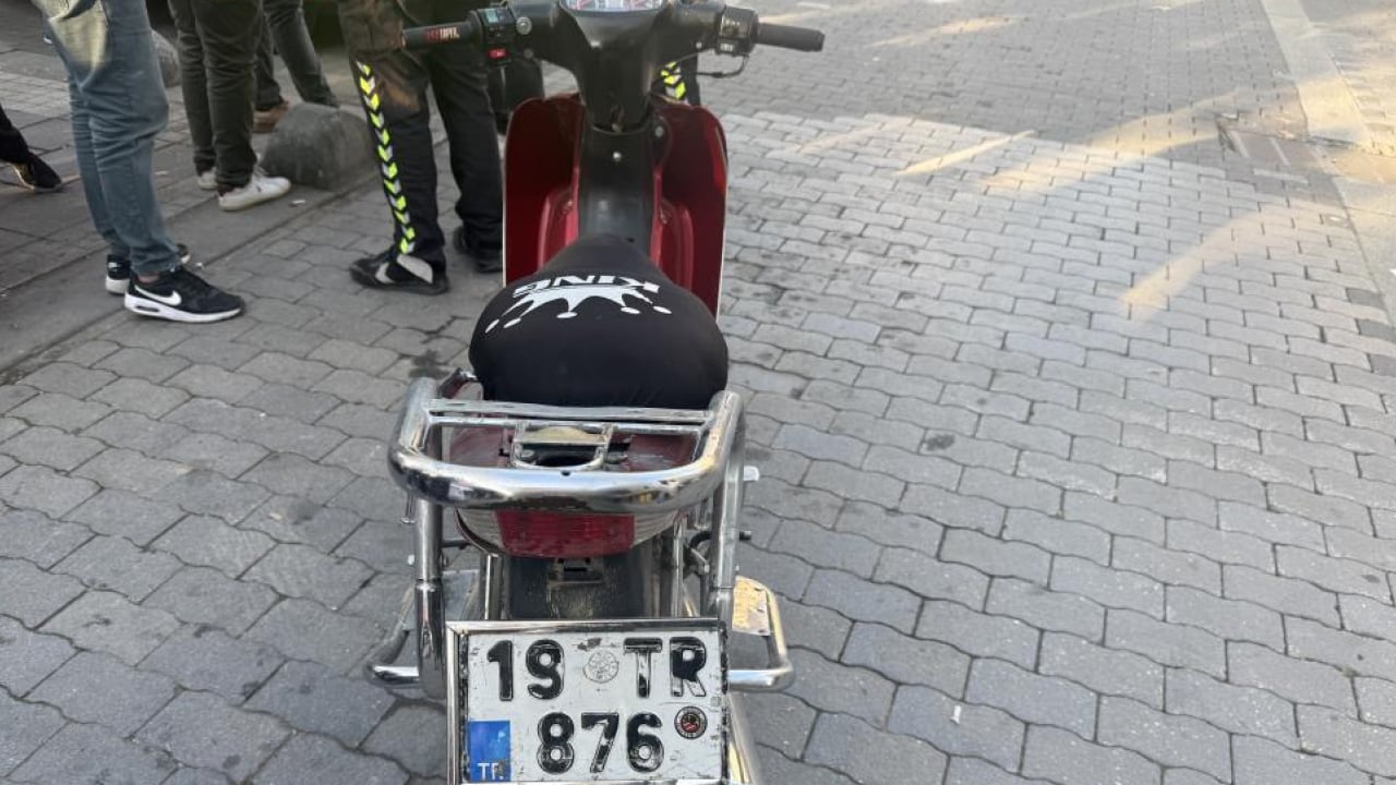 Foto - Trafik ekipleri göz açtırmadı! Plaka sahteciliğine rekor ceza! Motosiklet trafikten men edildi